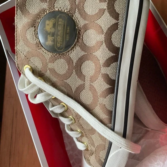 COACH - Picture 4 of 10